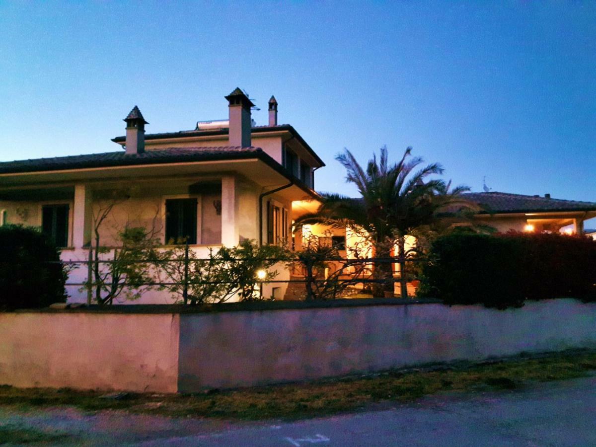 Elisa House Acomodação com café da manhã Foligno Exterior foto